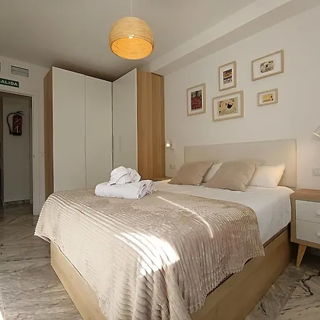 Destino Deluxe Helga Апартаменты Касерес